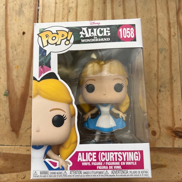 Alice Funko Pop (Curtsy) - Picture 1 of 4